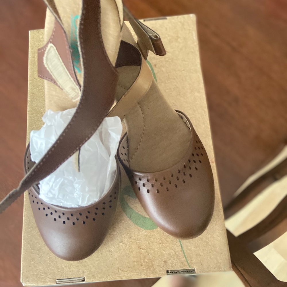 Andrea faux leather brown small wedge sandal